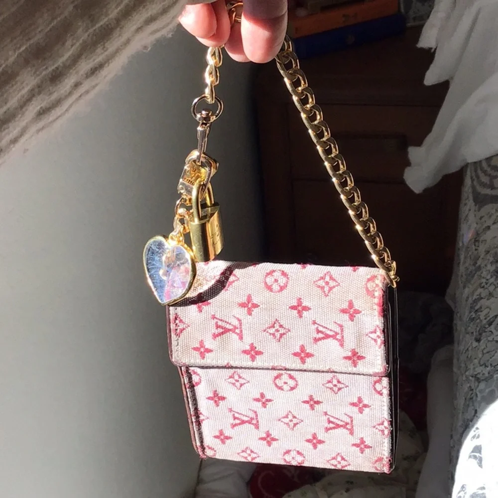 Small chain with Marino glass heart charm& lv lock and key - Picture 5 of 7